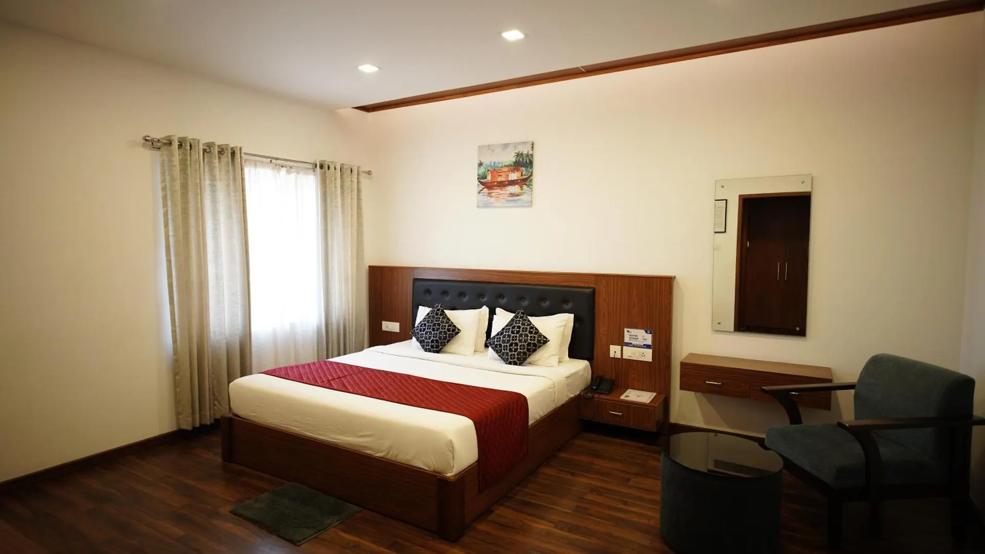 מלון פלקאד Four N Square Residency